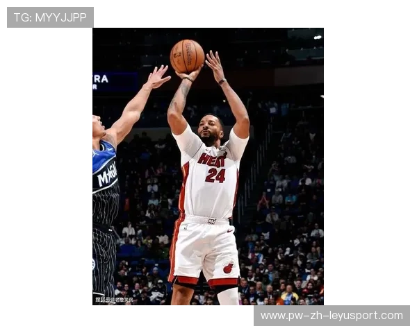 快船鲍威尔快攻单手爆扣,点燃全场气氛