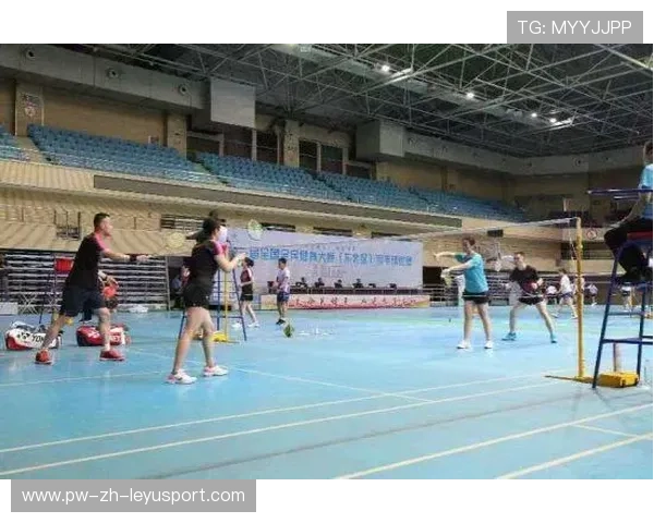 “短柄墙球：高新区全民健身馆赛场，赛出速度与智慧的新高度！”